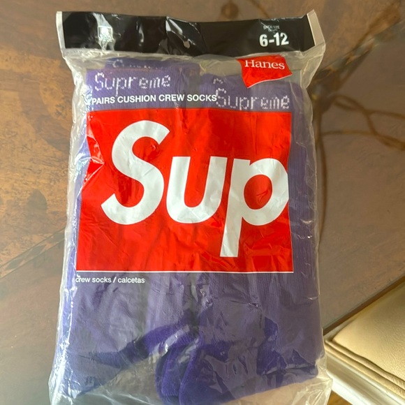 Supreme crew socks ! Purple very rare ! 4 pairs in original packaging
